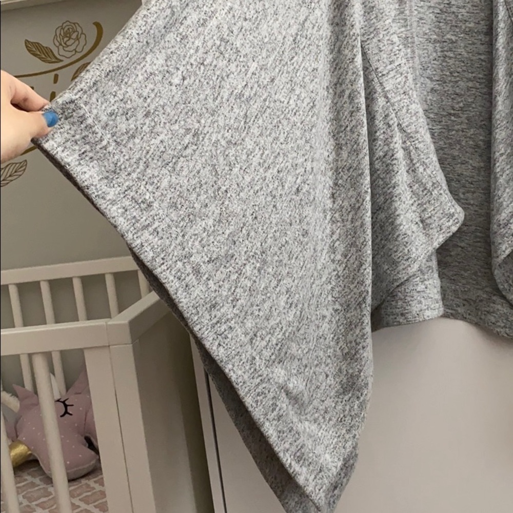 Blanket throw gray sweater size small women’s junior winter cozy cottage - Picture 3 of 3